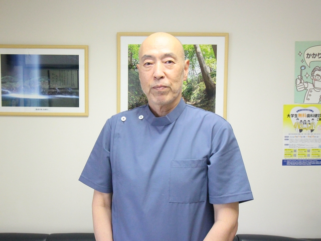 診療する医師